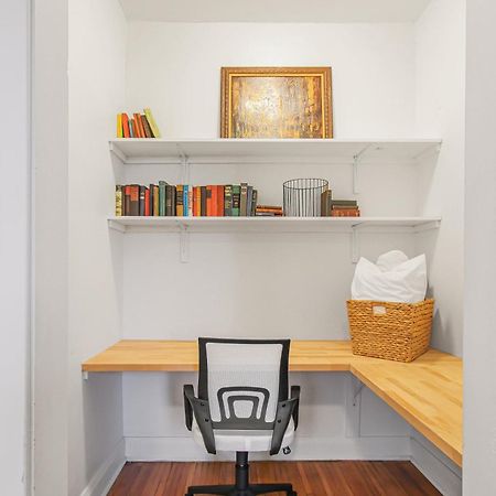 Library Square Suites Toledo Bagian luar foto