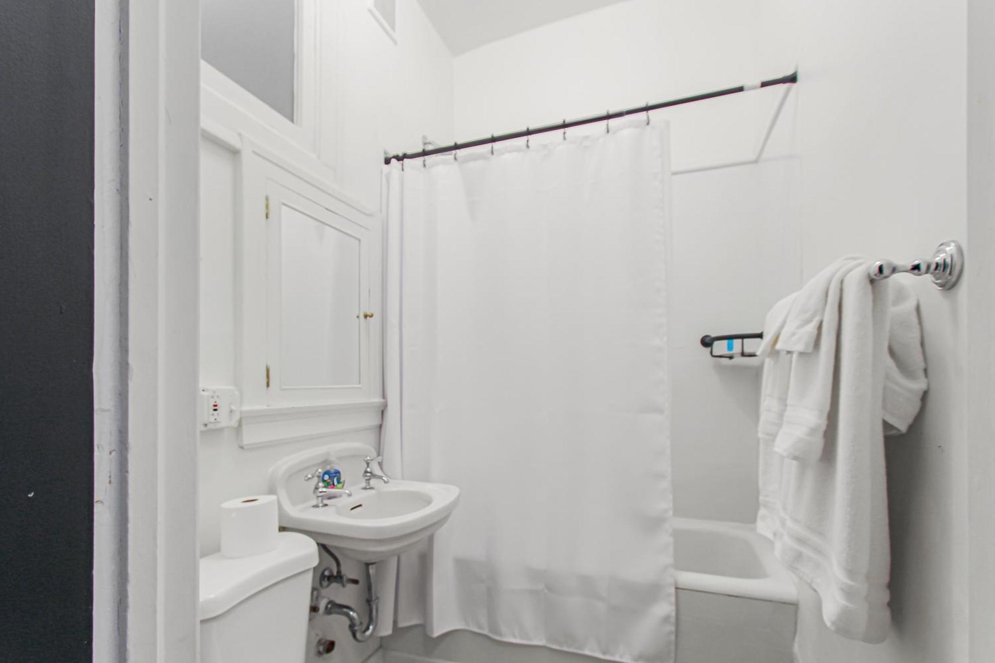 Library Square Suites Toledo Bagian luar foto