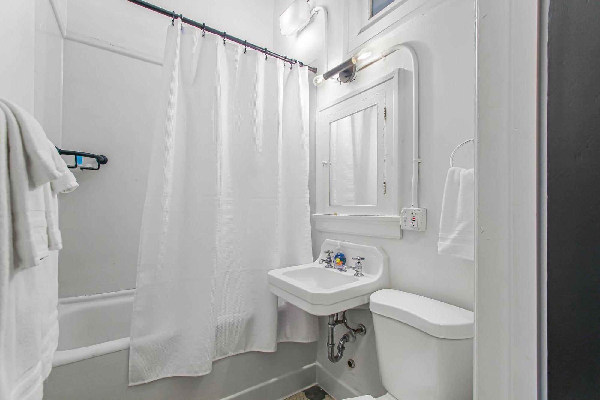 Library Square Suites Toledo Bagian luar foto