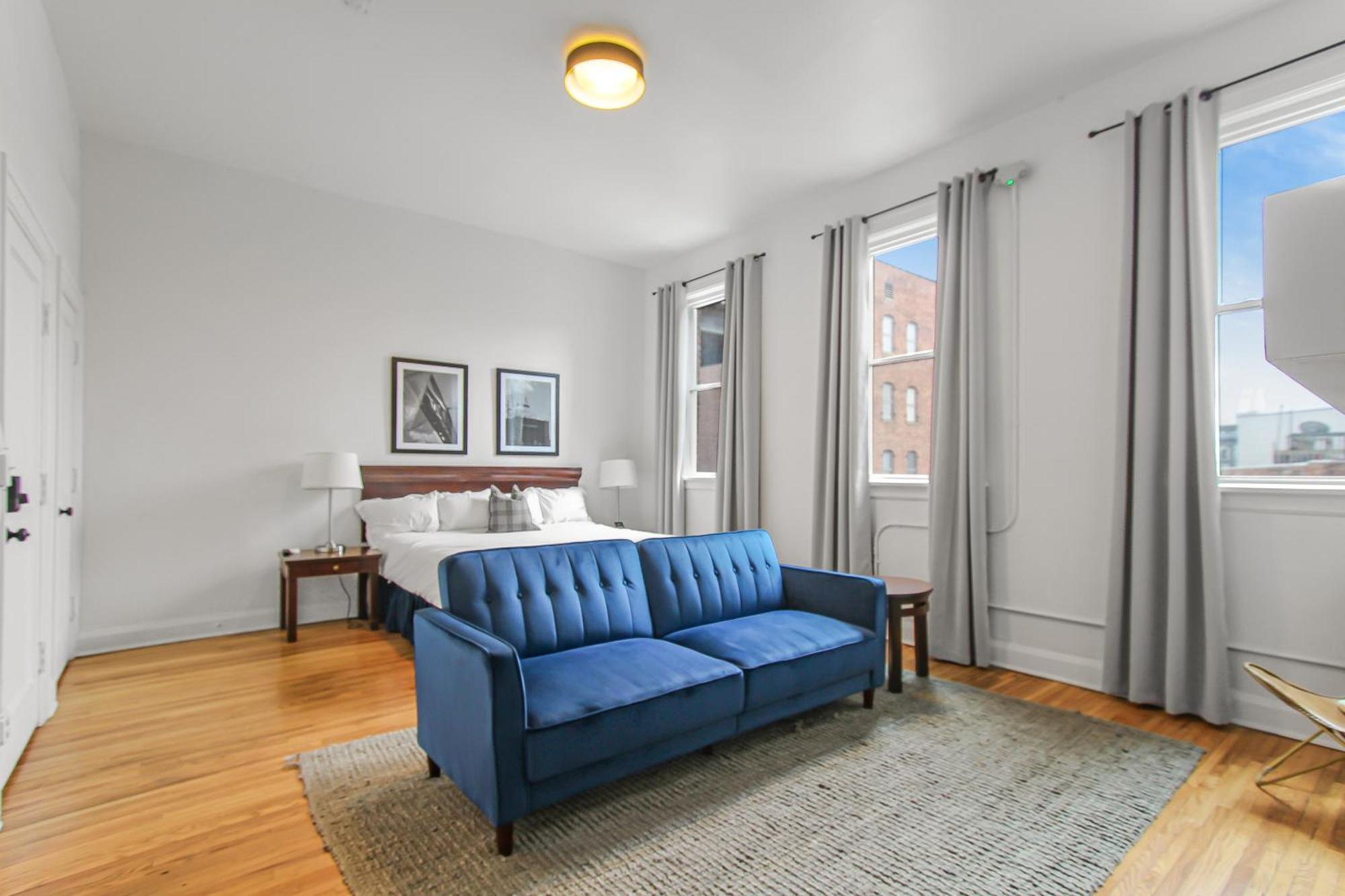 Library Square Suites Toledo Bagian luar foto