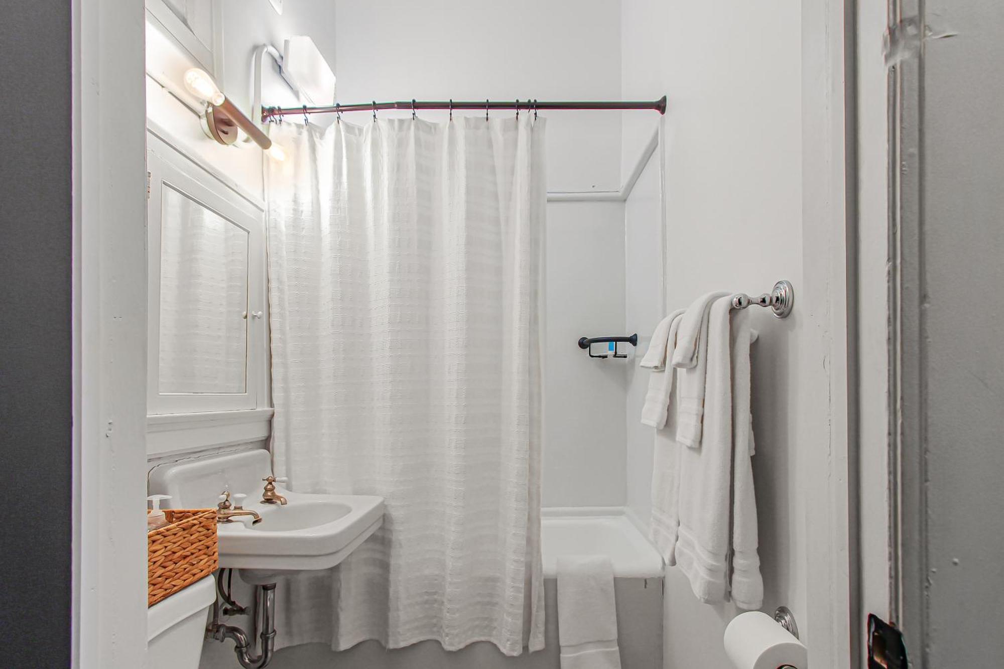 Library Square Suites Toledo Bagian luar foto