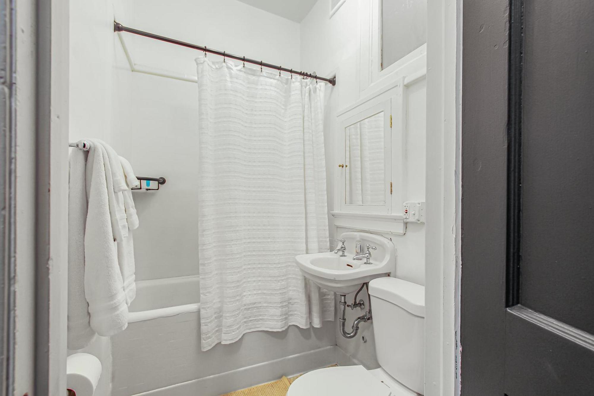 Library Square Suites Toledo Bagian luar foto
