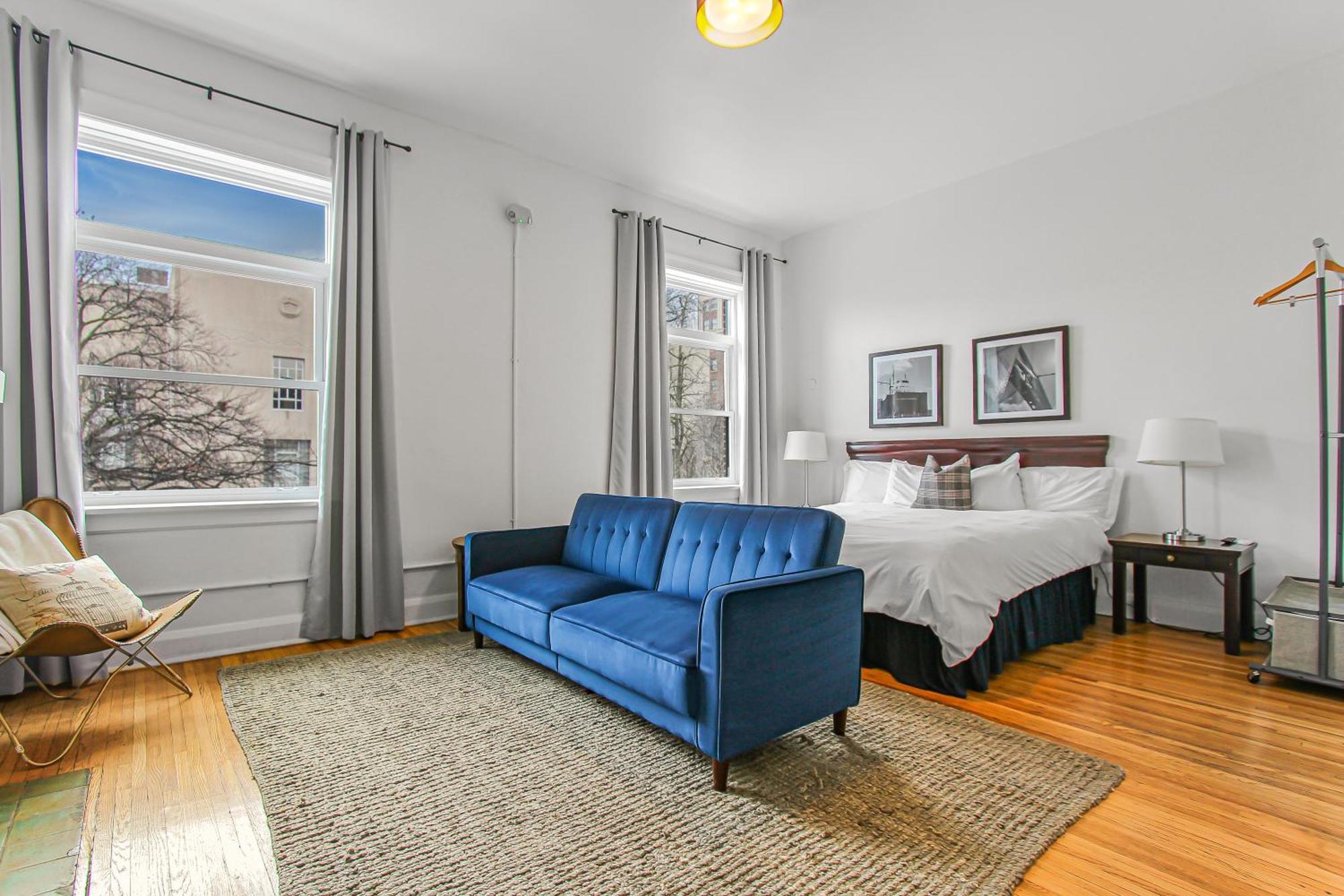 Library Square Suites Toledo Bagian luar foto